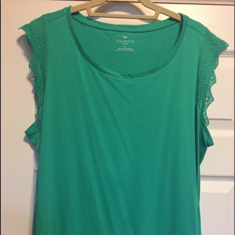 Sleeveless green top with lace on sleeves size 2X